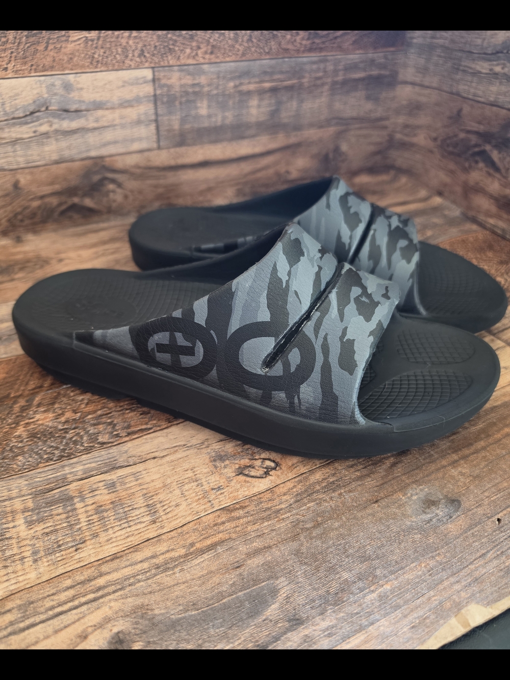 OOFOS Unisex OOahh Sport Flex Recovery Slides - Black & Gray Camouflage